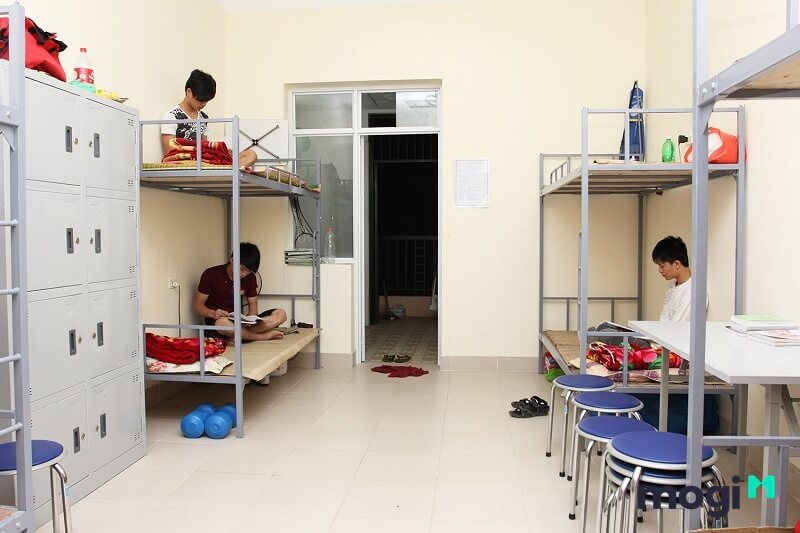 Ở ký túc xá hay thuê trọ: băn khoăn của sinh viên năm nhất 2 Nhiều bạn tân sinh viên muốn ở ký túc xá hơn ở trọ bên ngoài bởi lý do đơn giản đó chính là sự đông vui.