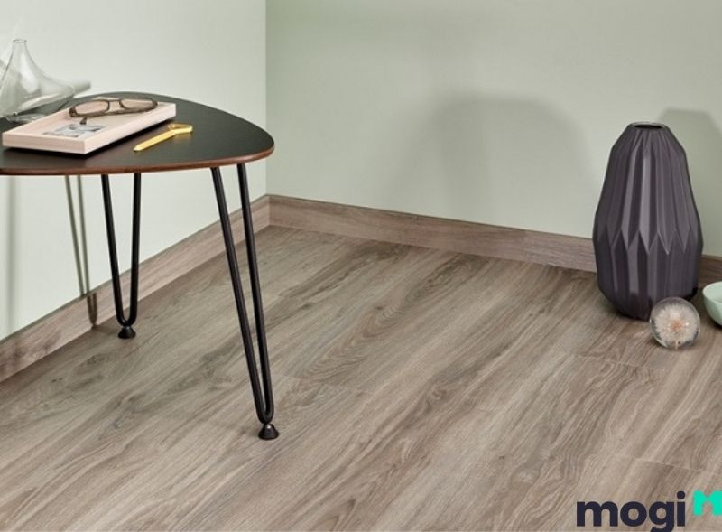 Mẫu gạch ốp chân tường thấp vân gỗ, kích thước 12x60
