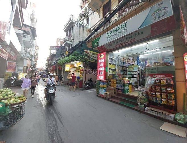 Chợ cóc quanh các khu tập thể