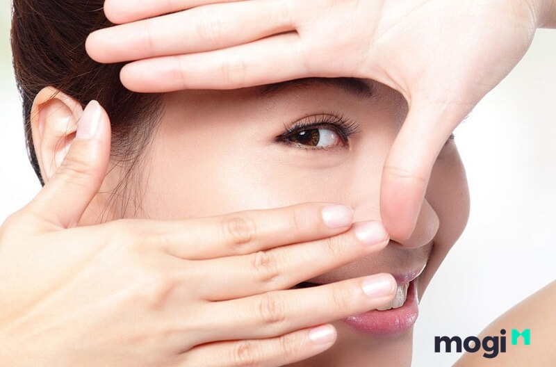 Nháy mắt là điềm báo hay bệnh? Có đáng lo ngại? 5 Nháy mắt quá nhiều sẽ ảnh hưởng đến người bệnh, gây khó chịu, cản trở công việc nên cần kịp thời khắc phục