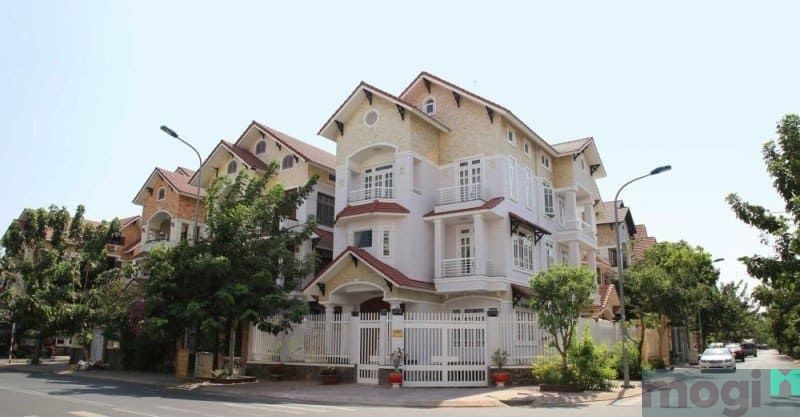 Mật độ dân cư trung bình khu vực này là nhiều hơn 28 nhà.