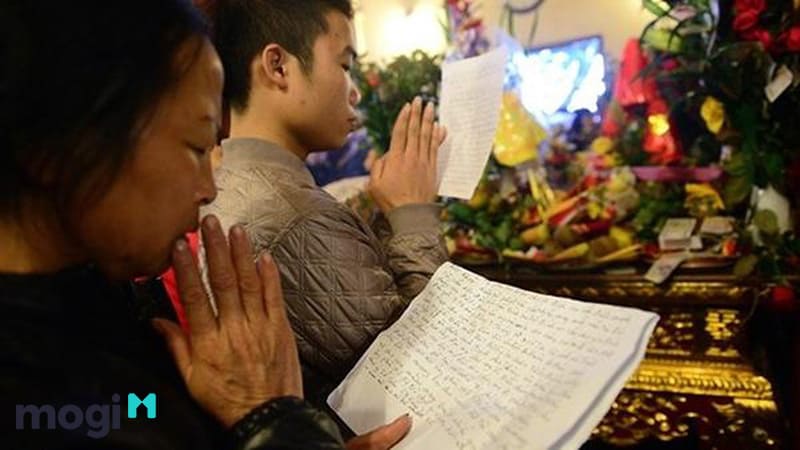 Nên ghi bài khấn ra giấy