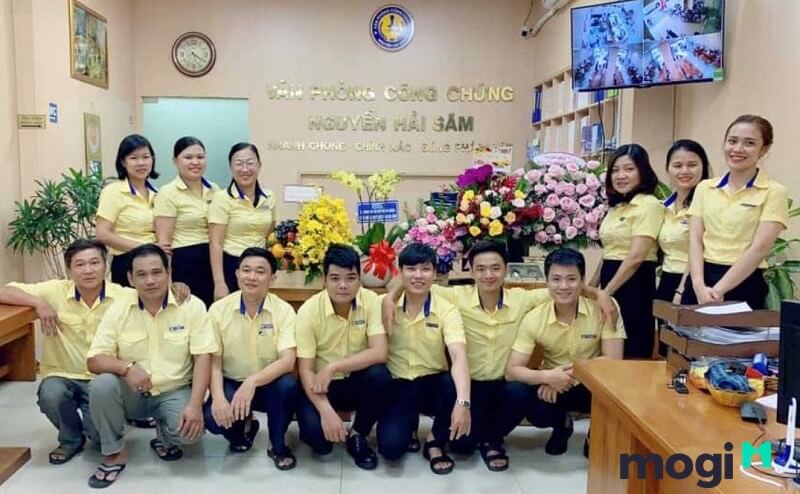 Một số phòng công chứng tư còn mở cửa vào cả thứ 7 và chủ nhật để phục vụ nhu cầu cần công chứng của khách hàng.
