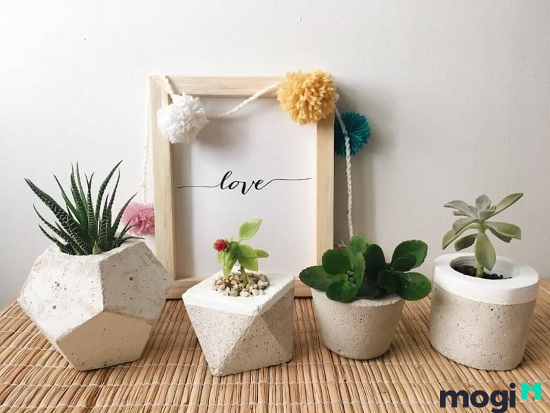 Bạn có thể sử dụng những vật dụng nhỏ để trang trí.