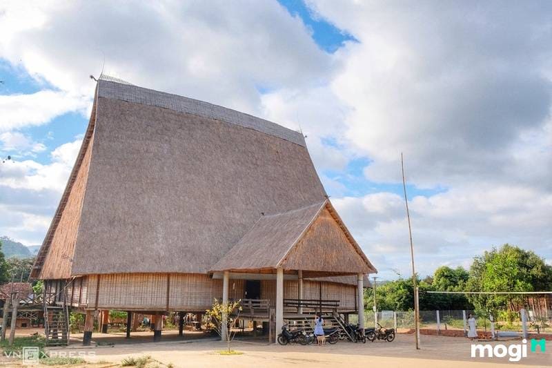 Nhà rông Kon So Lăl lớn nhất Tây Nguyên