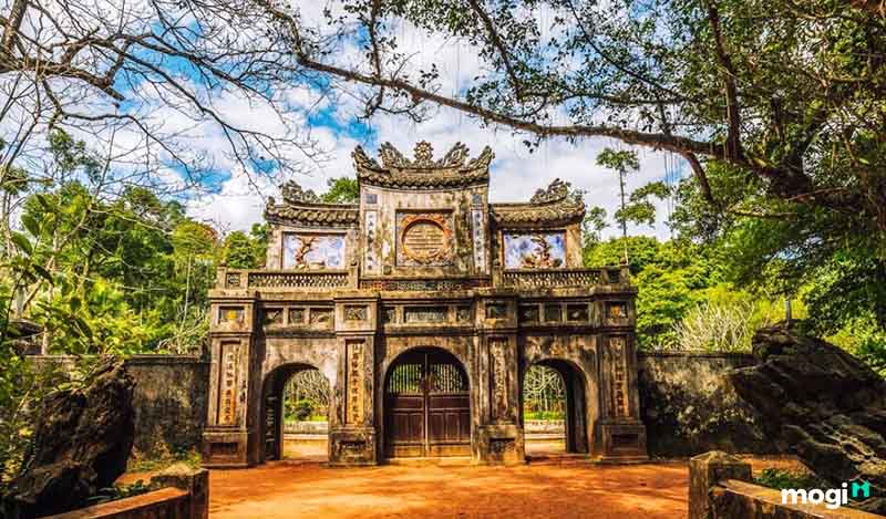  Cổng tam quan chùa Từ Hiếu