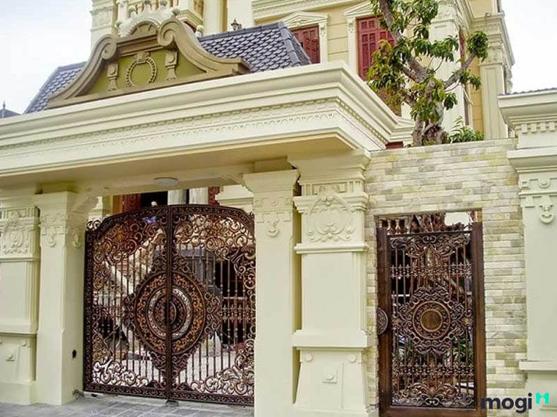 Mẫu cổng nhà cấp 4 bằng sắt 3 cánh