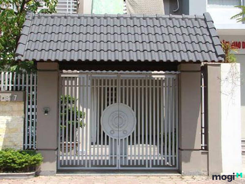 Cổng nhà phố 5m bằng sắt hộp thiết kế đơn giản