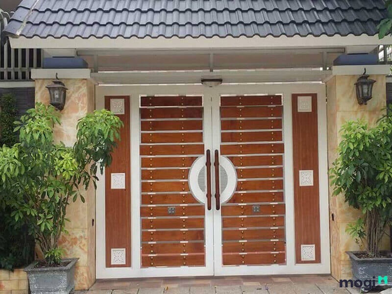 Mẫu cổng nhà gỗ sang trọng