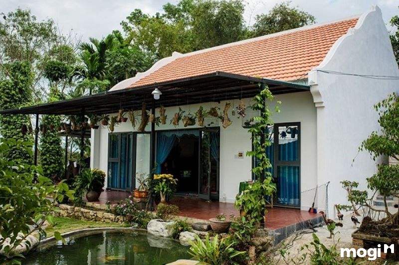 Bố trí sân vườn bao quanh