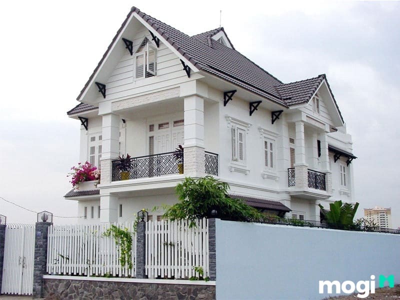 Biệt thự lợp mái ngói hiện đại, nổi bật
