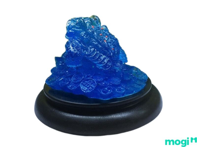 Người mệnh Mộc nên Kim Thiền có màu xanh dương, xanh đen hoặc xanh nhạt