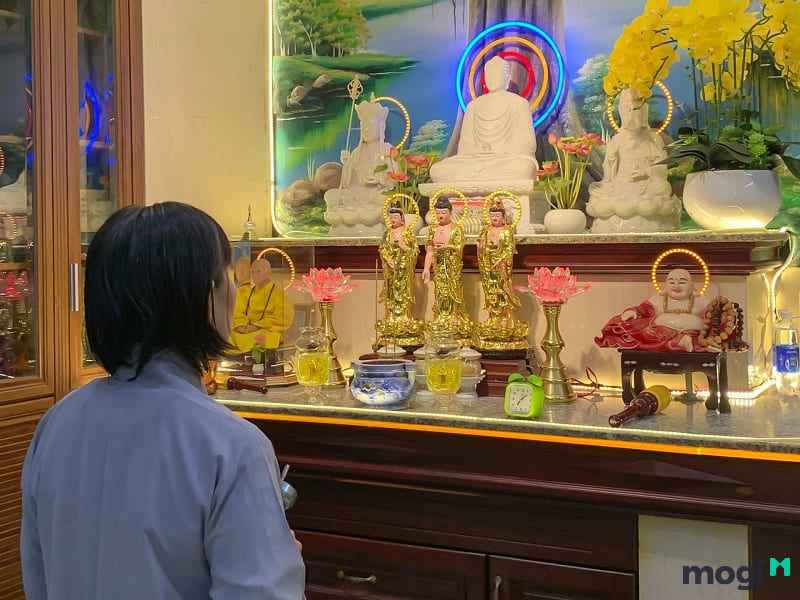bàn thờ phật đơn giản