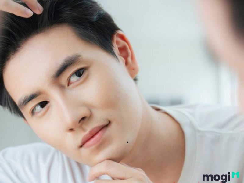 nốt ruồi dưới cằm phải nam