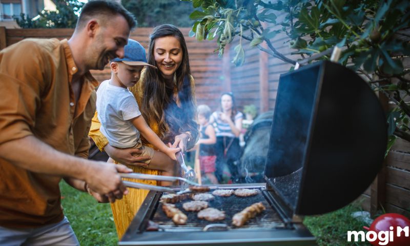 Staycation là gì? Mở tiệc BBQ và tận hưởng cùng bạn bè