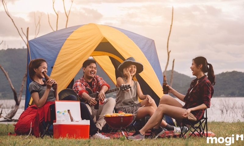 Staycation là gì? Là hoạt động cắm trại ngoài trời