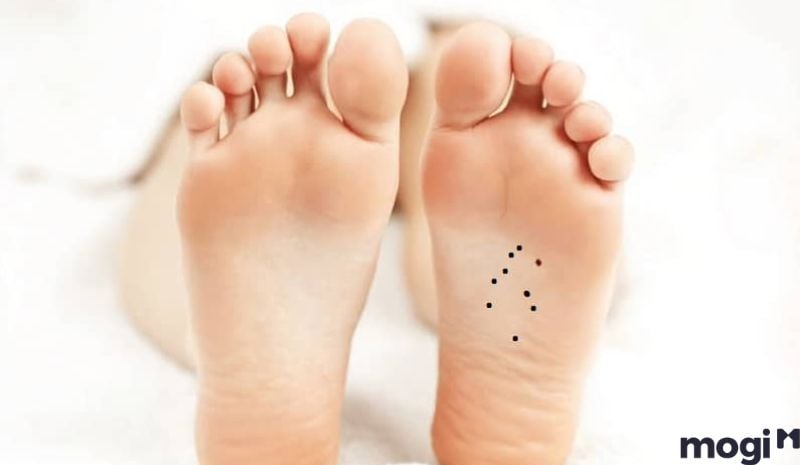 Người có 9 nốt ruồi ở trong lòng bàn chân