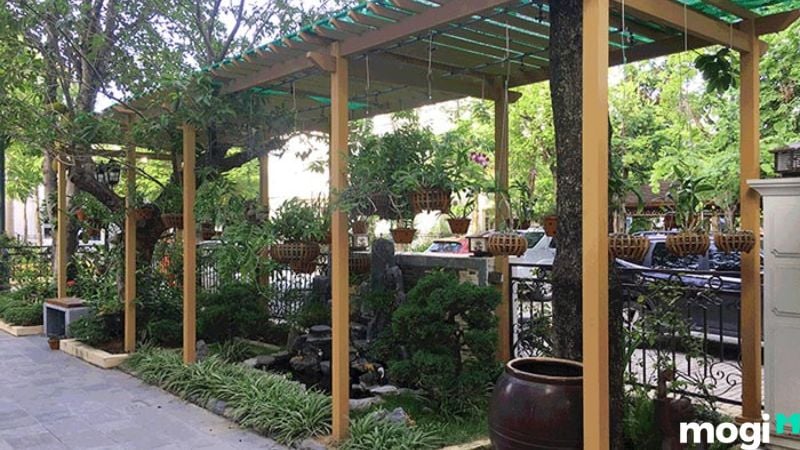 Giàn hoa sắt và tiêu cảnh