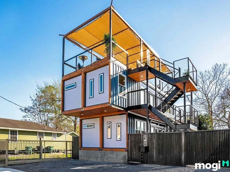 Nếu bạn đang bí ý tưởng thì có thể tham khảo mẫu nhà container hiện đại và rất đẹp này.