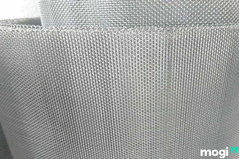 Trang bị lưới chống côn trùng ngăn bồ hóng vào nhà.