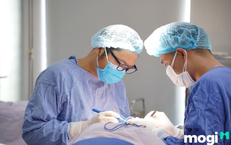 Bạn có thể tìm cách khắc phục tướng mắt  bằng thẩm mỹ