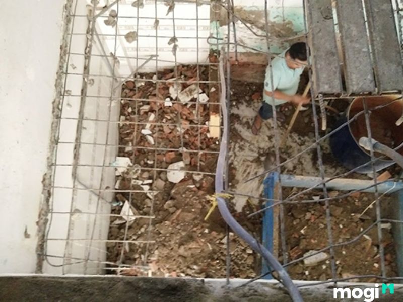 Nhà cũ có nền móng yếu, cải tạo thêm tầng gây nghiêng