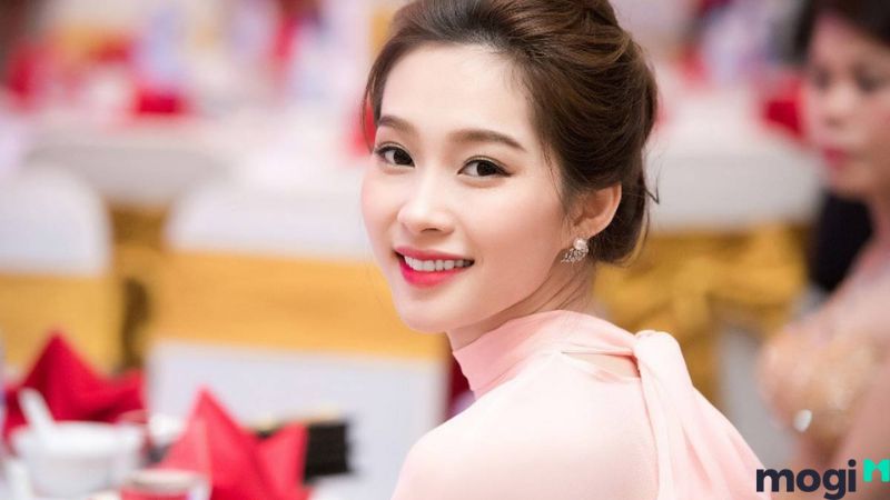 Mặt hình trái xoan đẹp 1