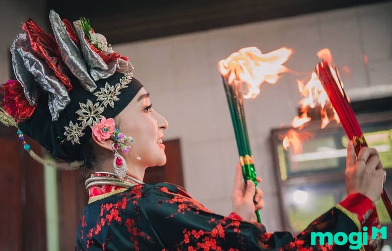 Hầu đồng là gì?