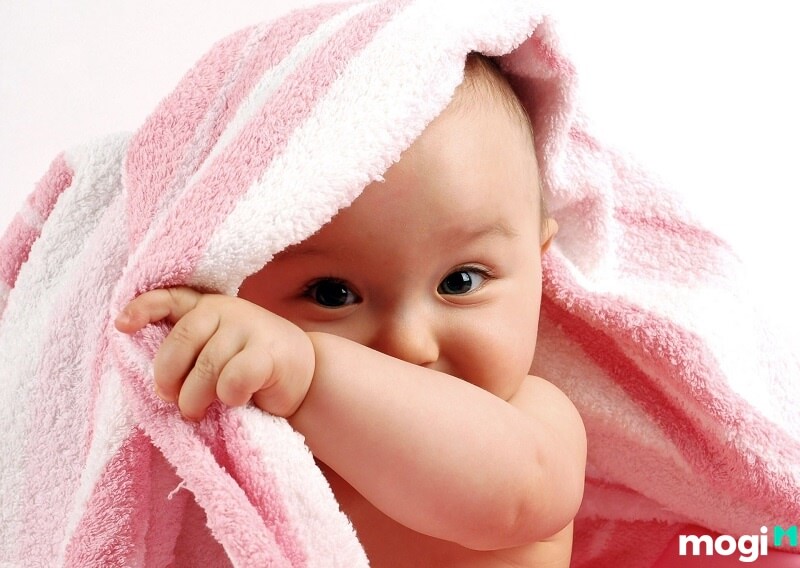 Từ trộm vía có nguồn gốc từ việc xin các thần linh che chở để em bé khỏi ốm đau.