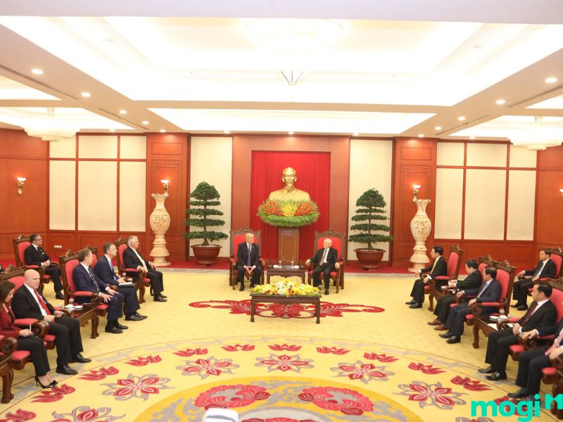 nam tả nữ hữu