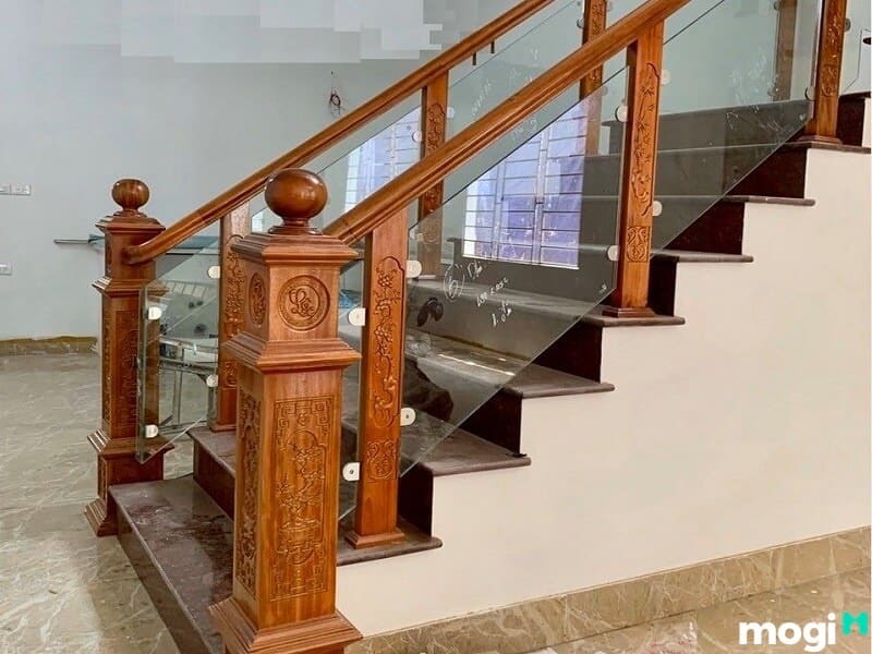 Đa số cầu thang gỗ vuông đều được cấu tạo từ chất liệu gỗ tự nhiên nên độ bền cao.