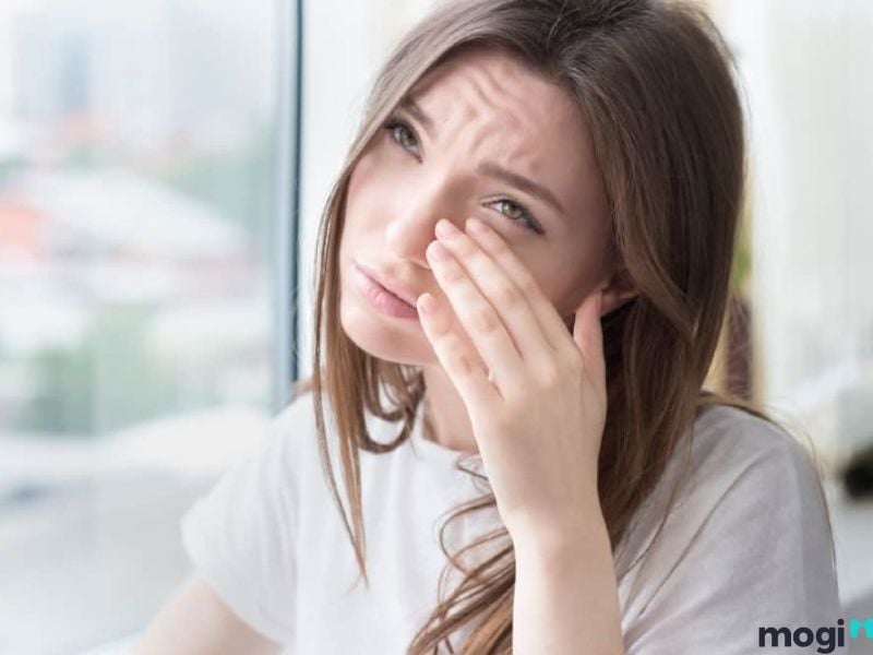 giật lông mày trái từ 15h00 - 17h00