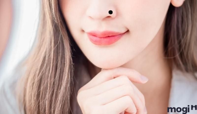 nốt ruồi ở cánh mũi
