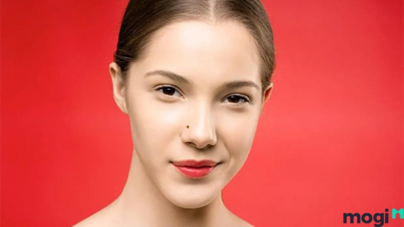 Nốt ruồi ở khe mũi nữ