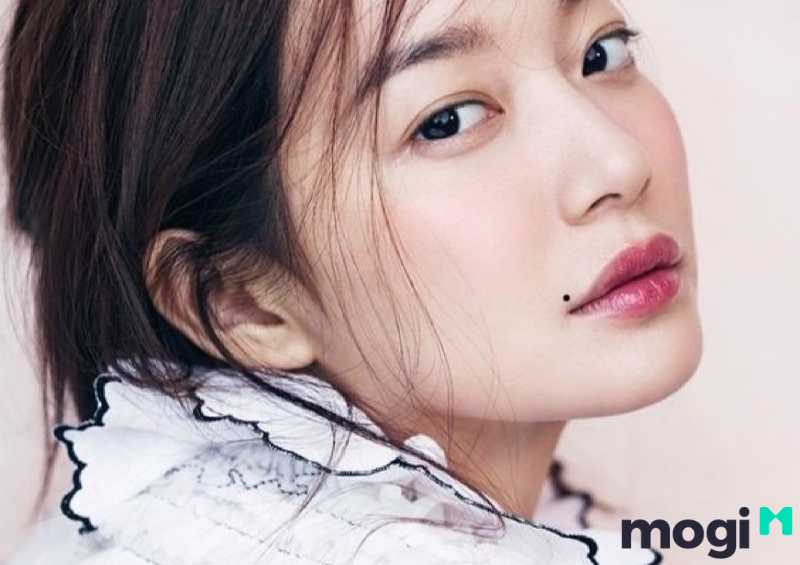 Nốt ruồi trên má gần miệng