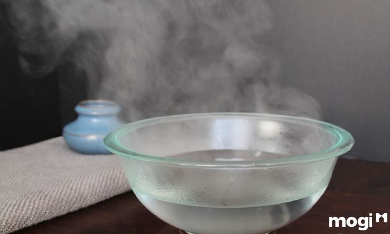 Có thể lau dọn sơ bằng nước ấm
