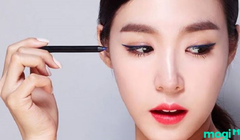 Mắt 1 mí là gì - Trang điểm là cách che khuyết điểm các bạn nữ giới hay dùng