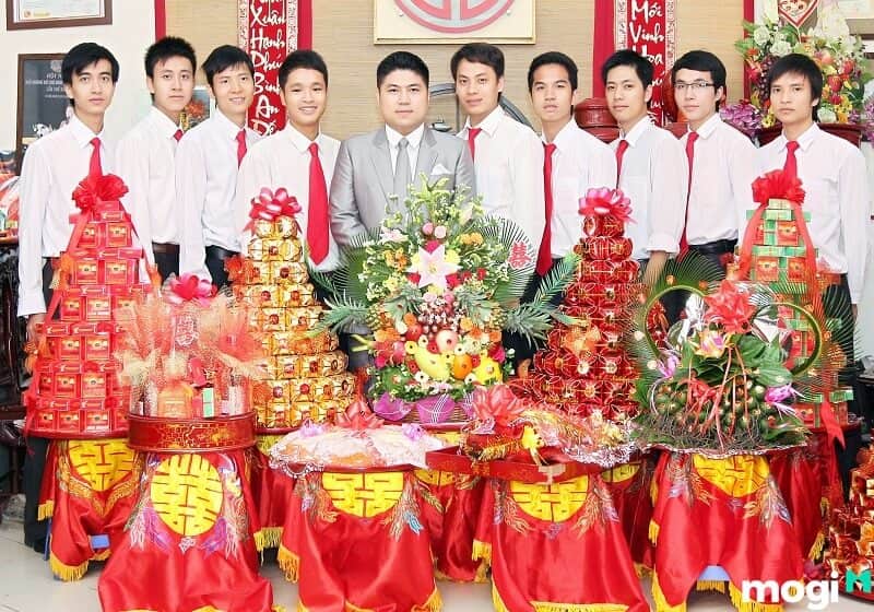 Lễ vật nạp tài đa số thường gồm có 7 - 9 mâm sính lễ, đặt trong các tráp cưới đẹp mắt, sang trọng.