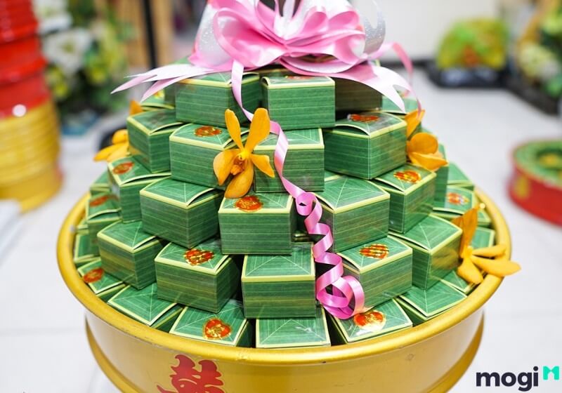 Trong lễ nạp tài còn có mâm lễ bánh và trái cây