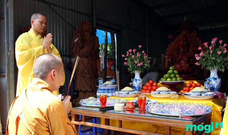 Khai quang điểm nhãn có nghĩa là gì?