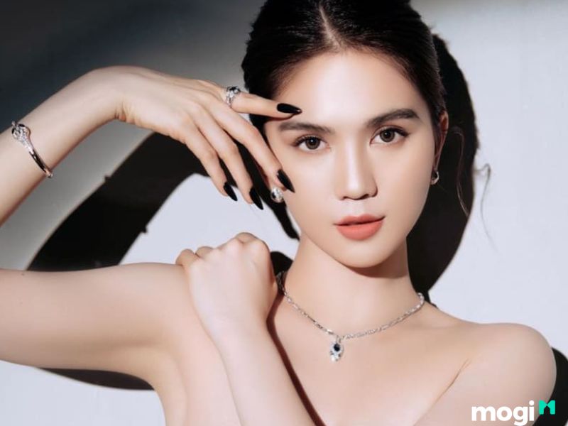 Ngọc Trinh sở hữu mắt nai