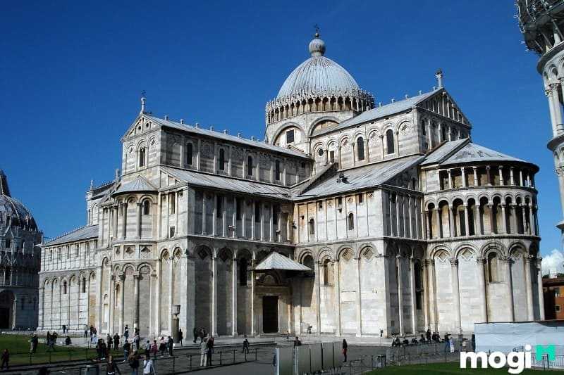 Trong kiến trúc Romanesque thì kỹ thuật xây dựng là yếu tố vô cùng đặc biệt