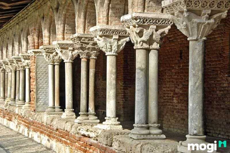 Buttresses còn có công dụng để trưng bày và tạo điểm nhấn
