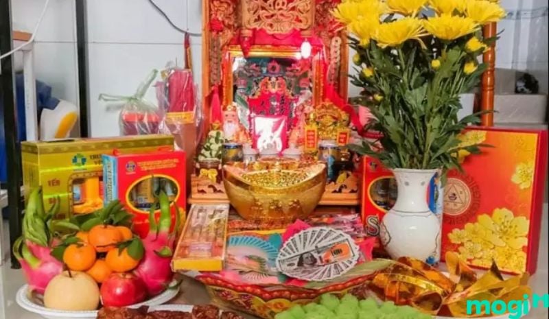 Đặt bàn thờ Thần Tài Thổ Địa phải có khoảng cách với bàn thờ gia tiên