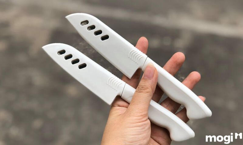Cách đốt vía cho trẻ sơ sinh để dao hoặc kéo đầu giường