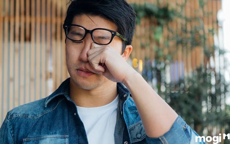 Nam bị giật mắt phải vào giờ Dậu