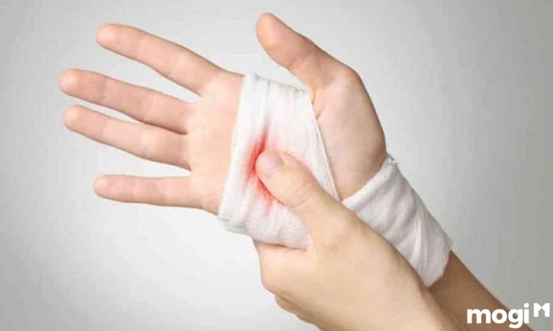 Nằm mơ thấy máu là điềm gì nếu do đứt tay?