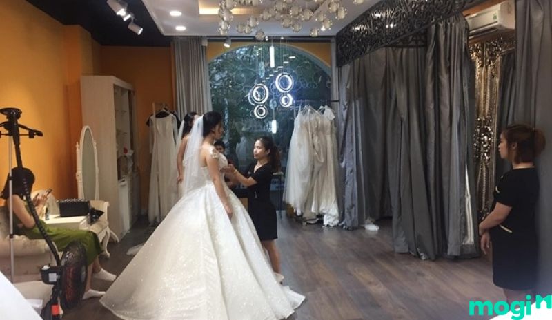 Mơ thấy đám cưới: Giải mã chi tiết điềm báo và con số may mắn liên quan 19 Mơ thấy thử đồ cưới