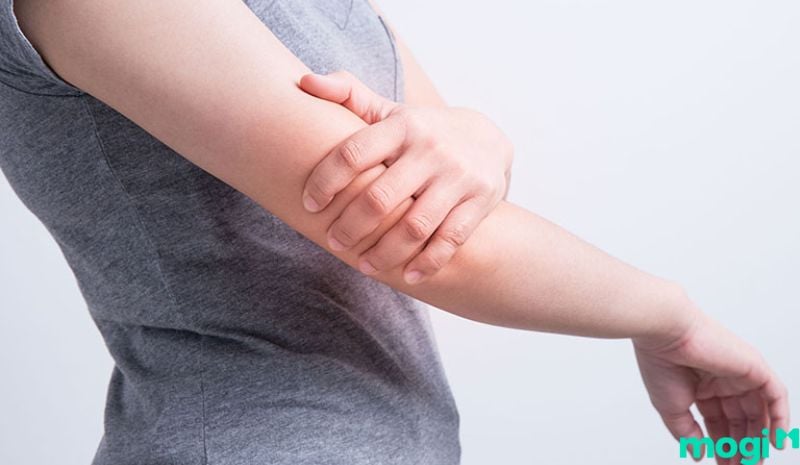 Thịt giật ở vị trí cánh tay báo hiệu sự may mắn
