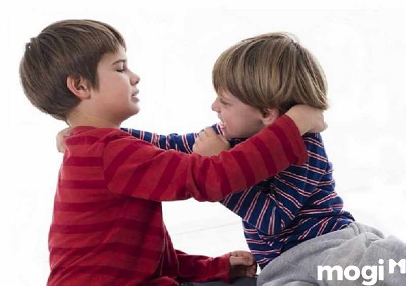 Mơ thấy đánh nhau của người thân